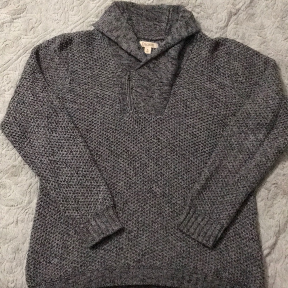 Decree modern zip sweater